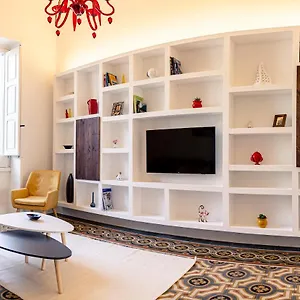  Apartment Designer Italy